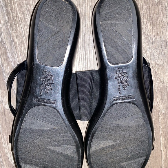 Life Stride Women's Blatant Slip on Sandal size 7.5M Black NWOT - Picture 3 of 6